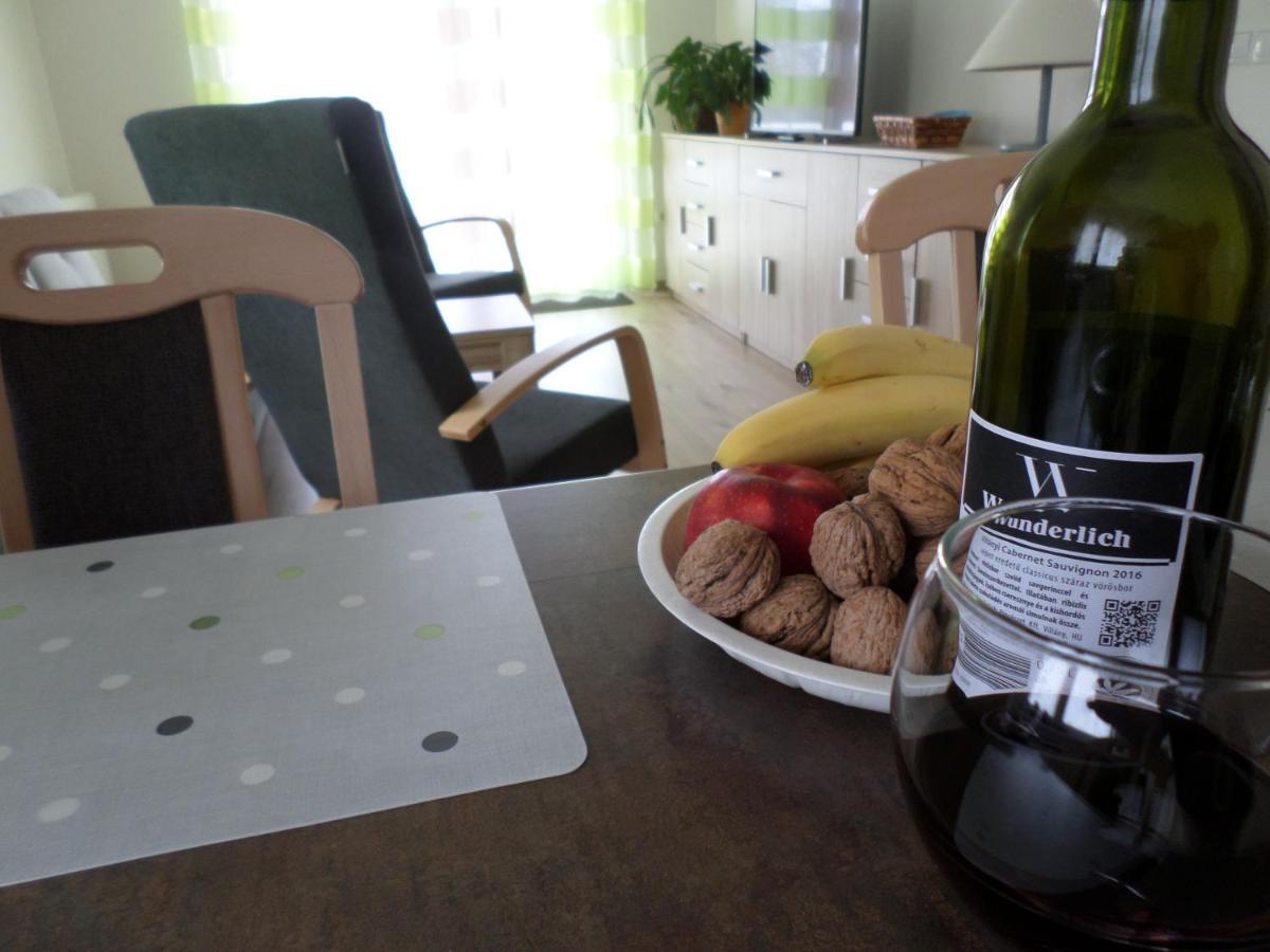 Lakóparki Apartman Veszprem Bagian luar foto